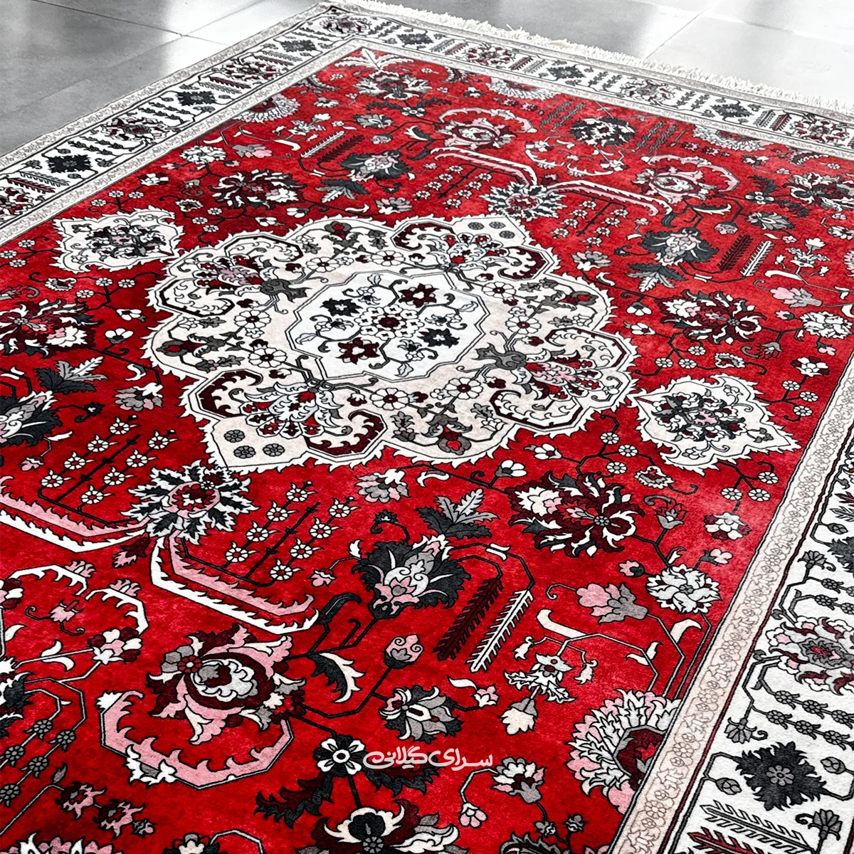 فرش ماشینی قرمز کرم ابریشم بوم 1200 شانه تراکم 3600 کد 100152