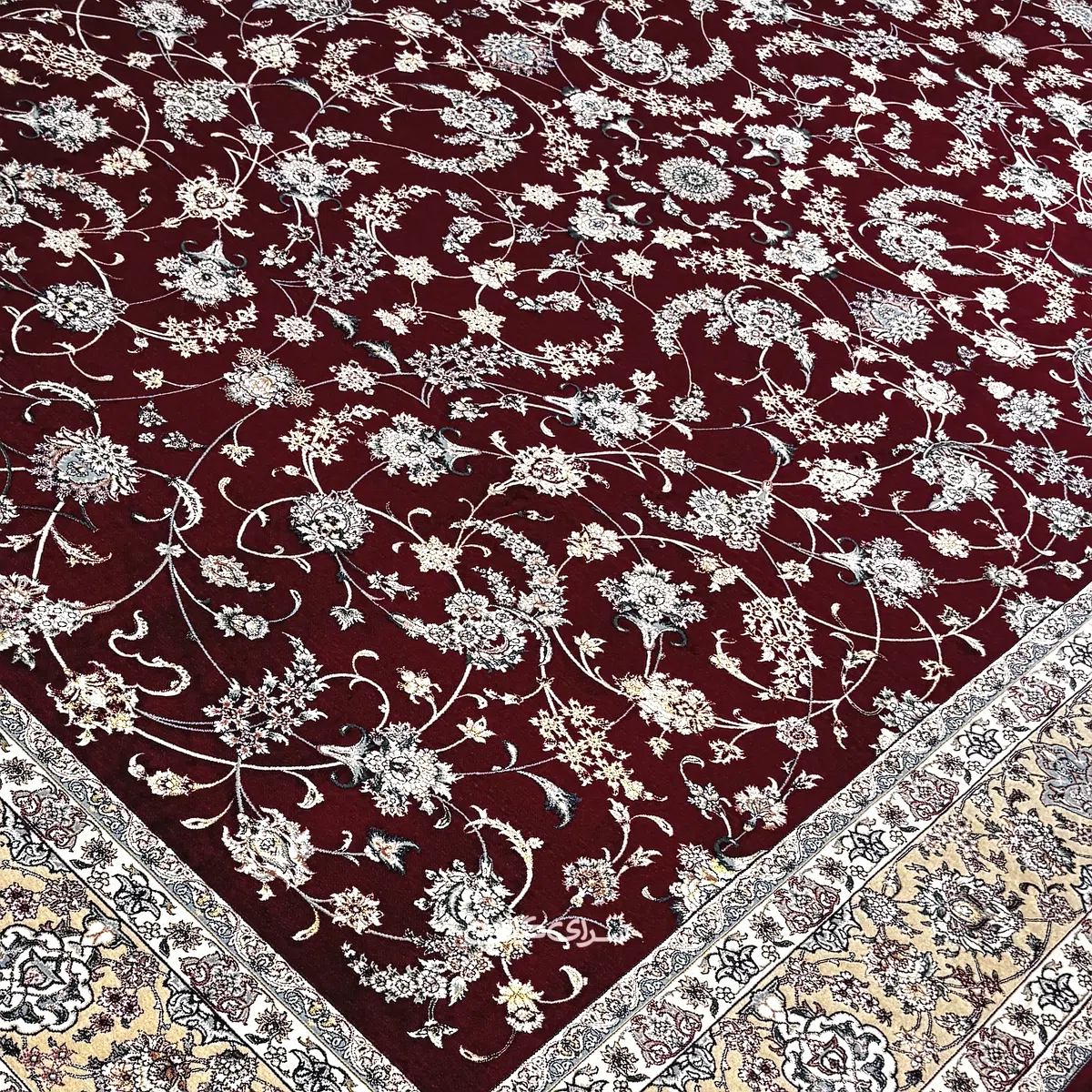 فرش ماشینی ارغوانی نوستالژیا ابریشم بافت 1250 شانه تراکم 4100 کد 100400